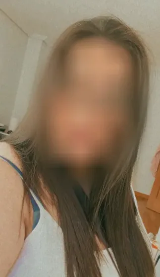 Ella, 29