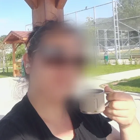 Essi, 34