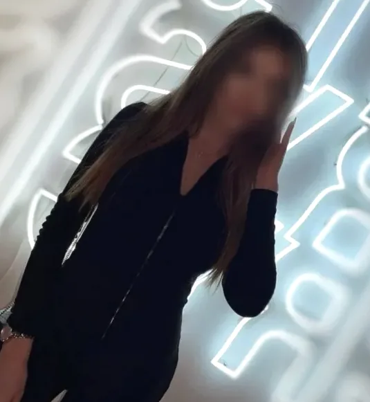 Julia, 32