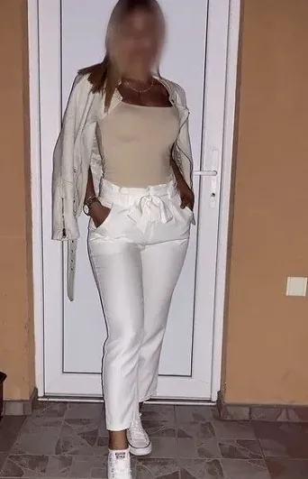 Nina, 24