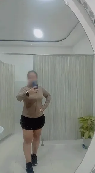 Olivia, 40